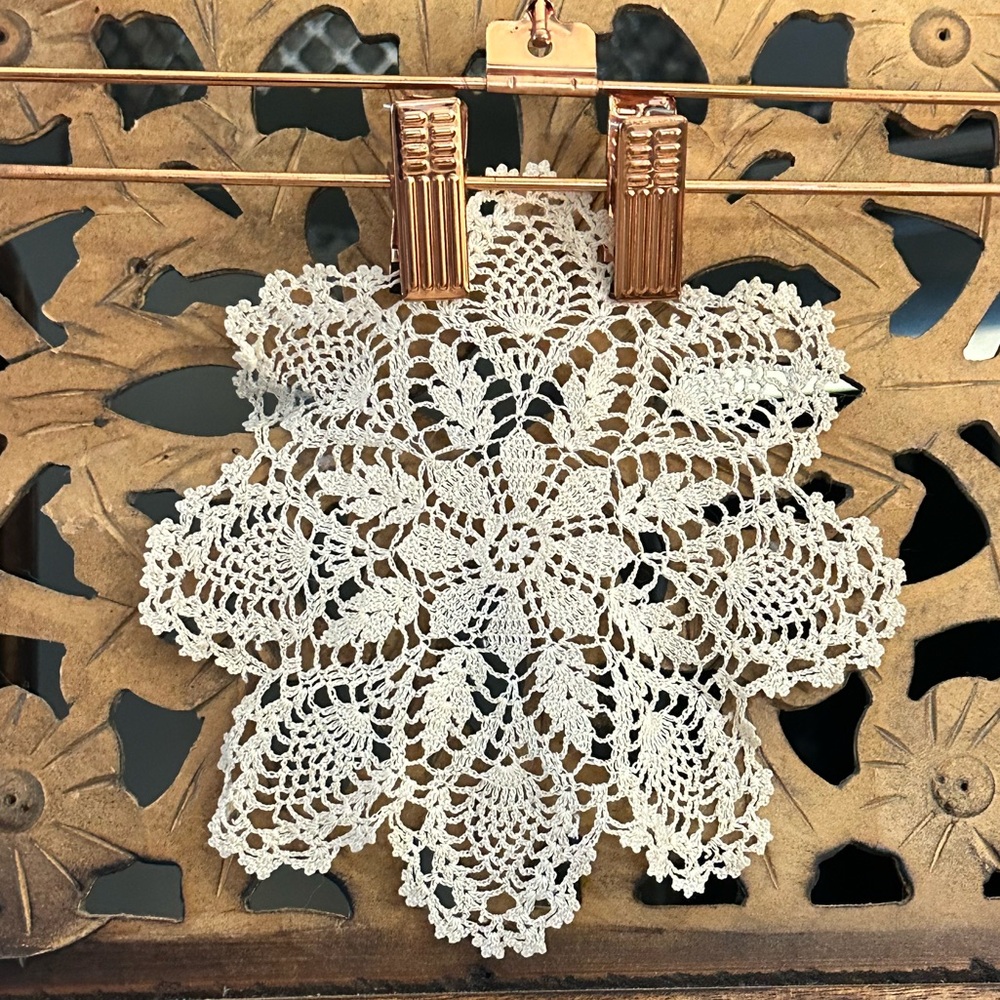 Handmade Vintage 8” Round / Star Shaped Cream Crotched Lace Doily.